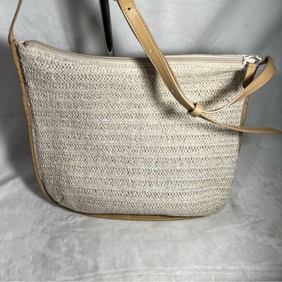 Vera Bradley Tan Straw Crossbody Bag with Pink Parrot Embroidery - Picture 4 of 10